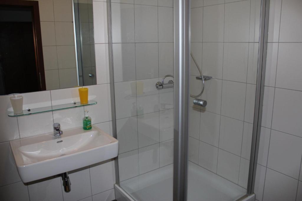 Gasthof Schiefer Zur Zugbrücke Kreuzen  Habitación foto